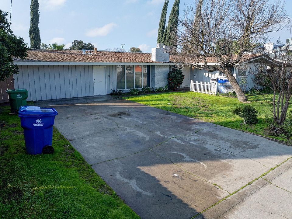 1st image of 216 Elm Ave