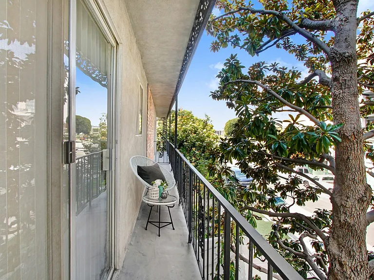 The French Quarter Cottage — Photo 9