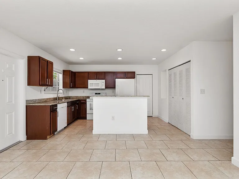 3525 NW 114th Ln — Photo 1