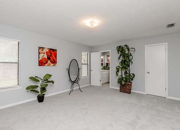 3rd image of 8557 Moss Pointe Trl N