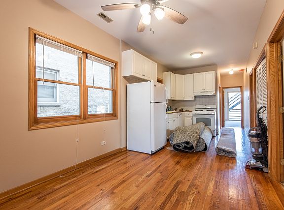 3rd image of 844 N Wood St APT 2