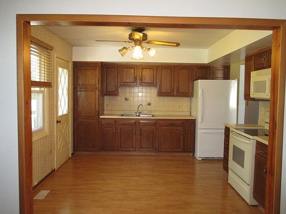 5th image of 2211 W Overhill Rd