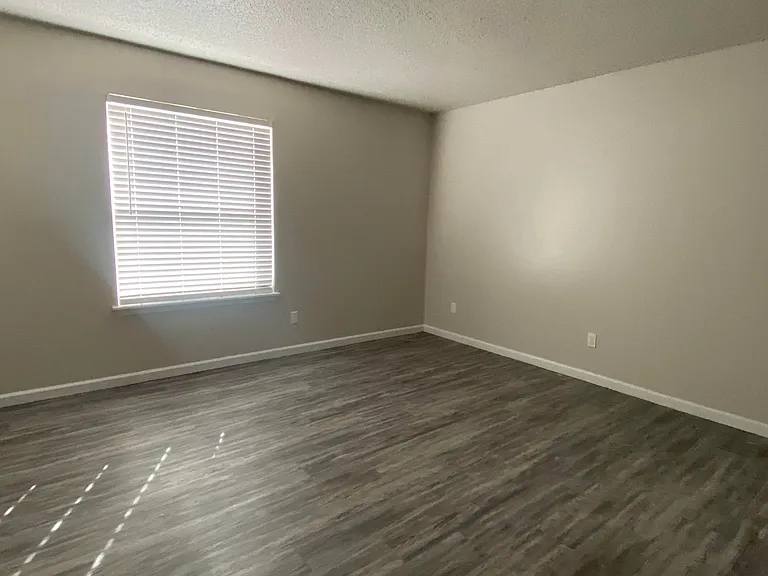 Yukon Heights Apartments — Photo 46