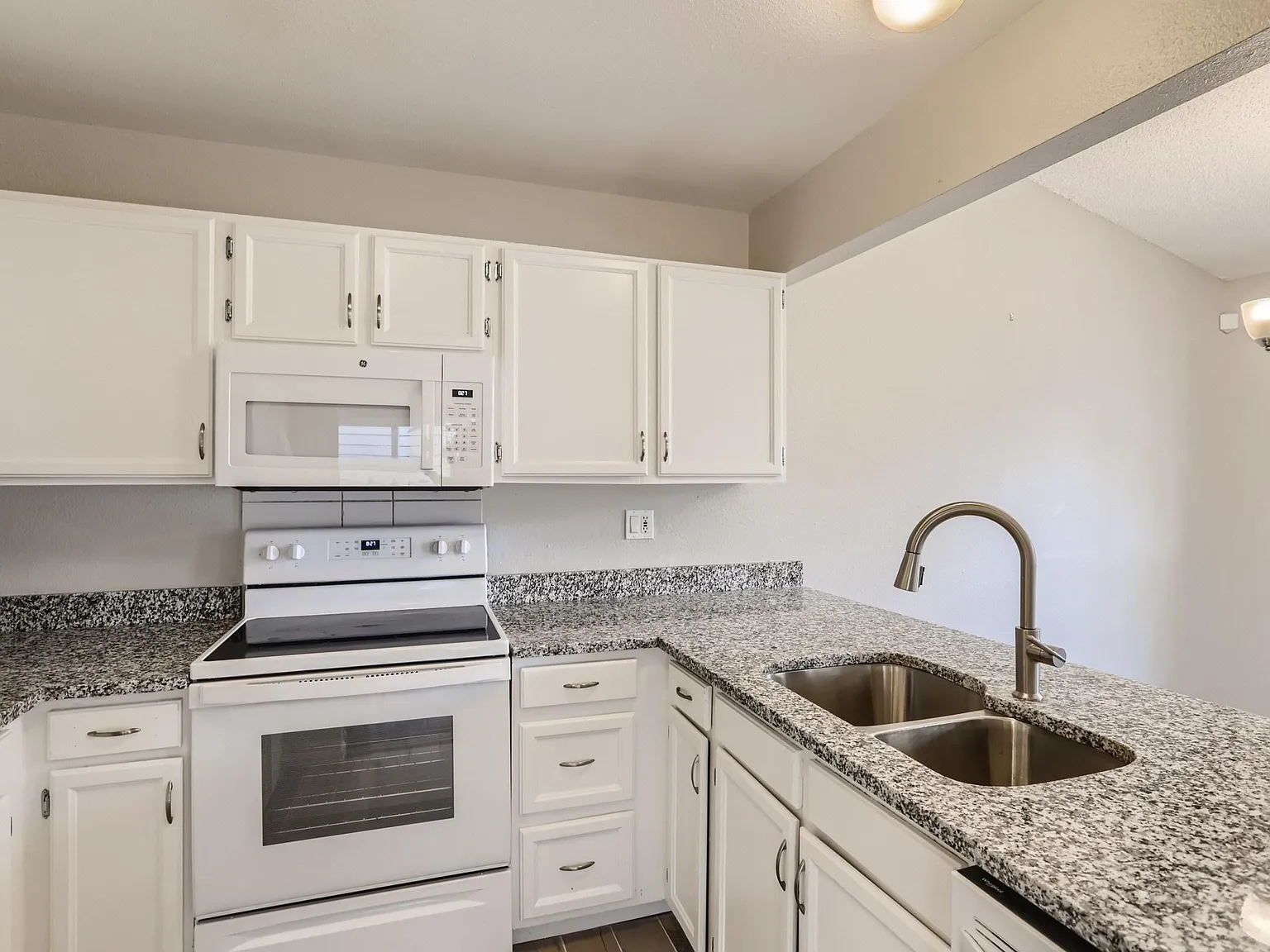 2817 S Fundy St — Photo 4
