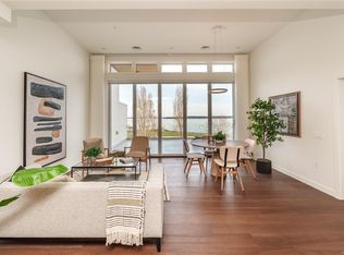 9570 5th St #401, Sidney, BC