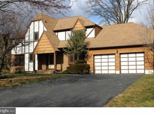 18 Woodfield Ln, Lawrence Township, NJ 08648