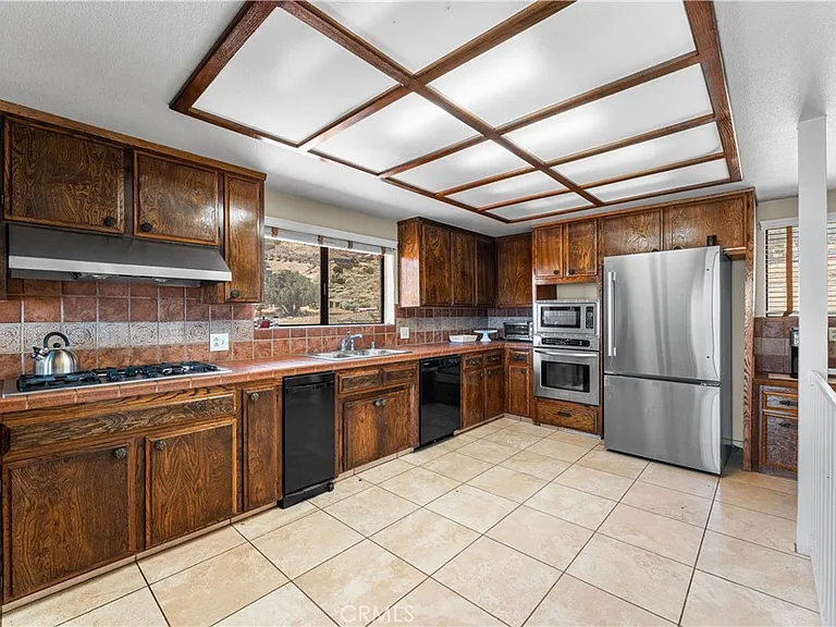 1055 Lakeview Dr — Photo 28