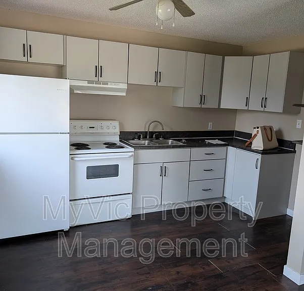 5016 51st Ave — Photo 1
