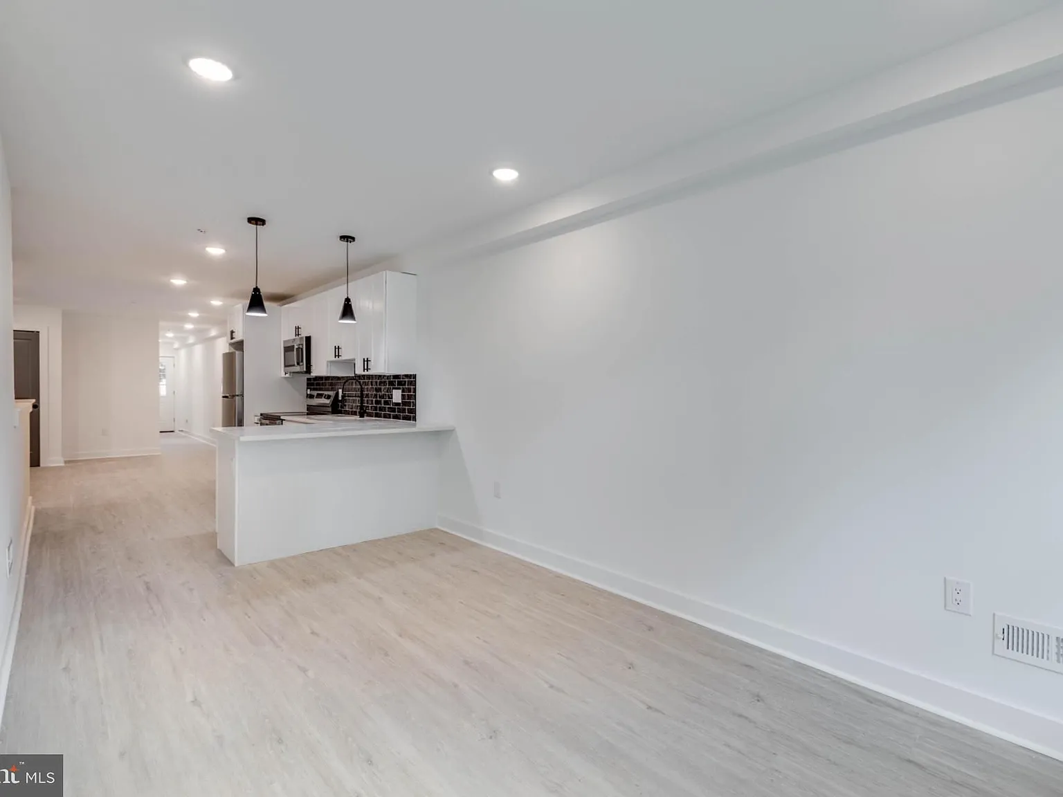 3 bed, 3.0 bath, $1,800 — Photo 3