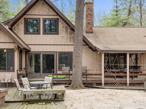 9281 Shellway Dr NW, Rapid City, MI 49676