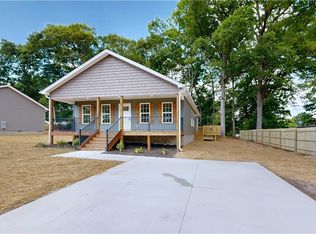 3 Clover Ln, Thomasville, NC 27360