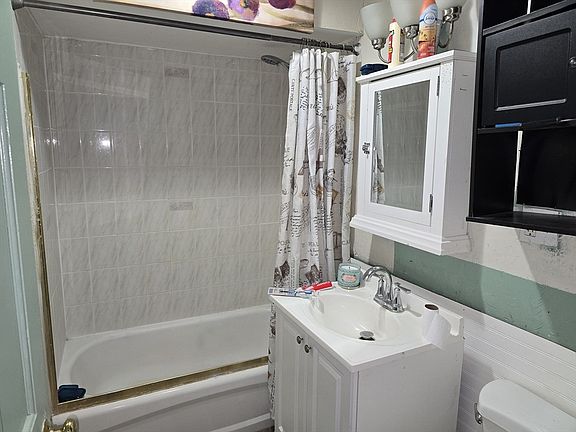 3rd image of 65 Ridgewood St