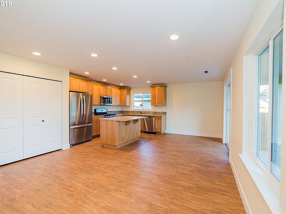 5th image of 2811 NE 121st Ct