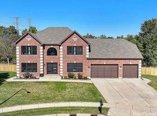 100 Chestnut Ct, Elgin, IL 60120