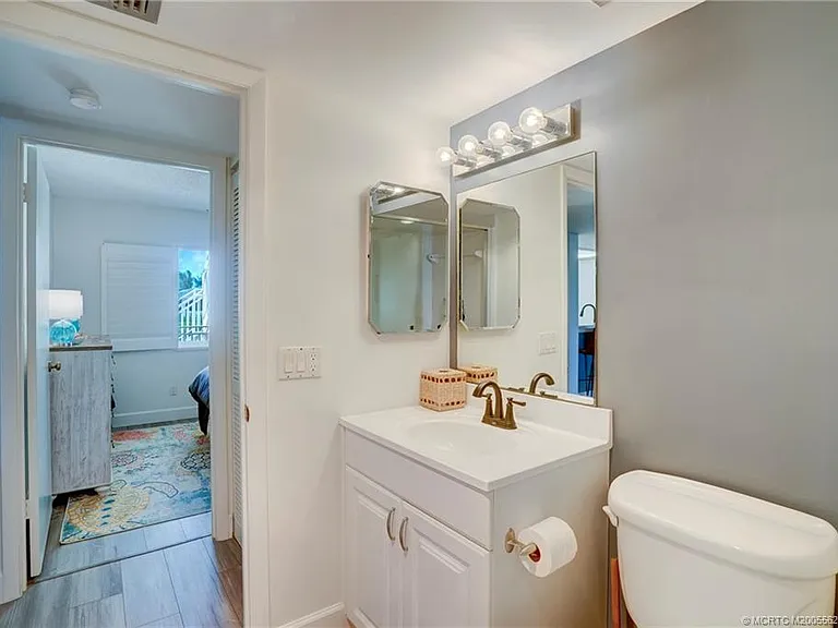 5601 NE Gulfstream Way — Photo 29