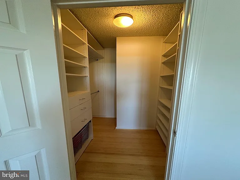 10101 Grosvenor Pl #507 — Photo 17