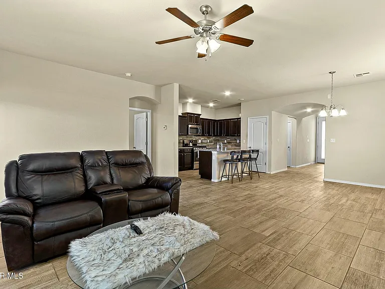 3909 Desert Dunes Dr — Photo 17