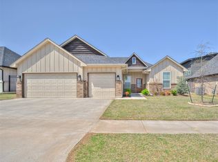9305 Taggert Ln, Yukon, OK 73099