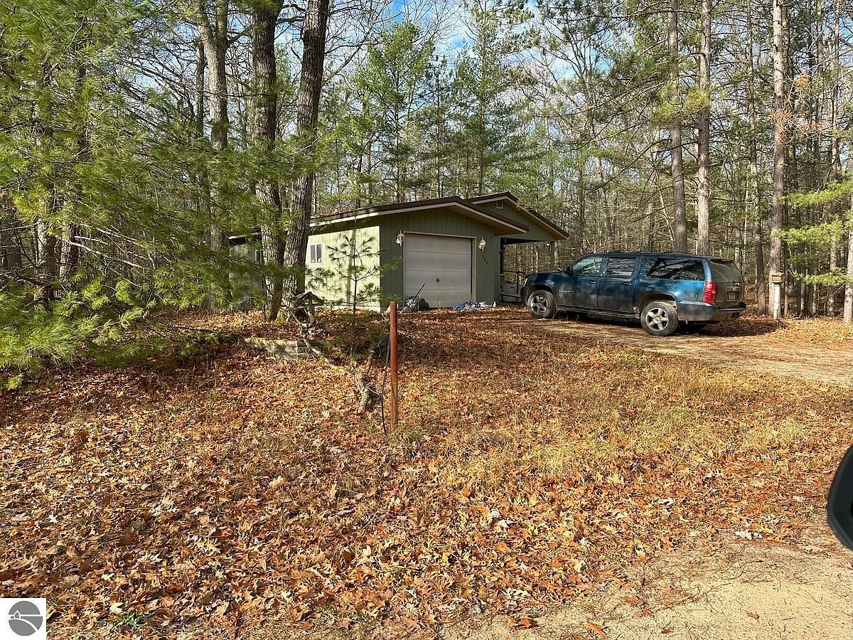 525 Darwin Ave, Kalkaska, MI 49646 Zillow