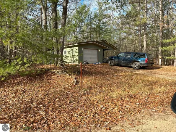525 Darwin Ave, Kalkaska, MI 49646