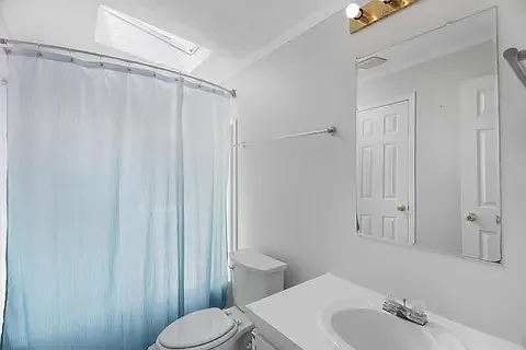 2nd master suite. Shared.