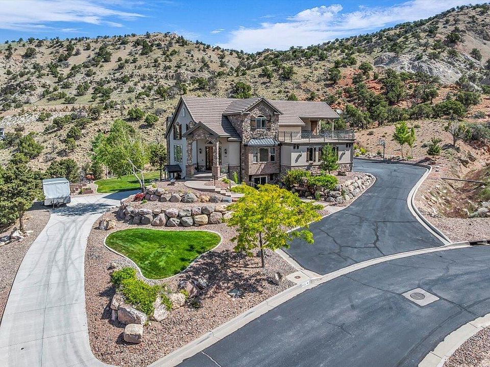 1st image of 811 E Canyon Ridge Dr