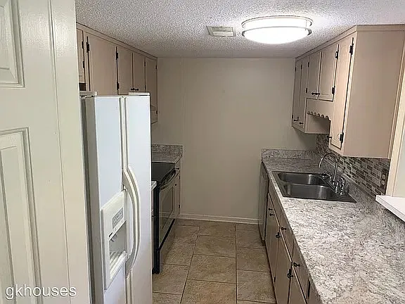 2554 Hampstead Drive - 1 — Photo 4