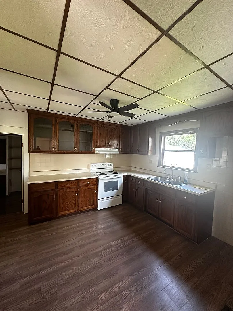 Single Family House for Lease Edinburg- Available Now! — Photo 3