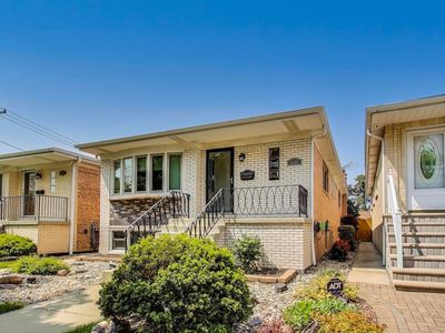 5560 W Ardmore Ave, Chicago, IL, 60646