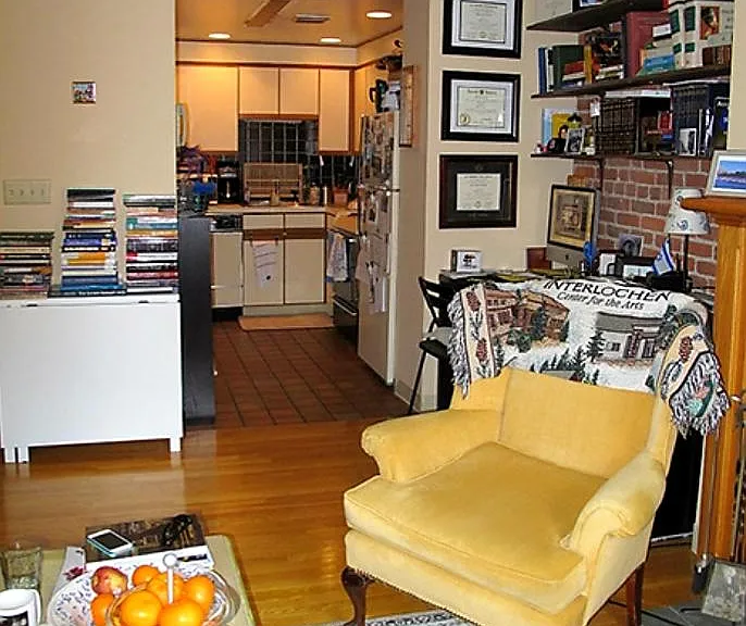 102 Gainsborough St — Photo 2