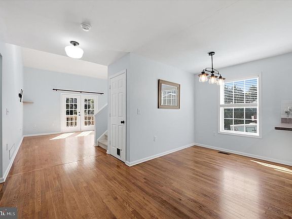 4th image of 282 Ford Cir