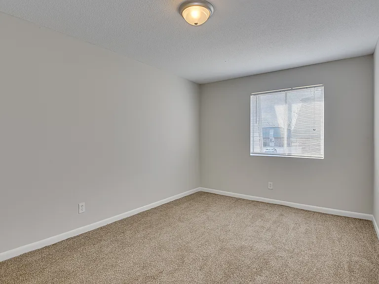 Emmanuel Place Apartments — Photo 10