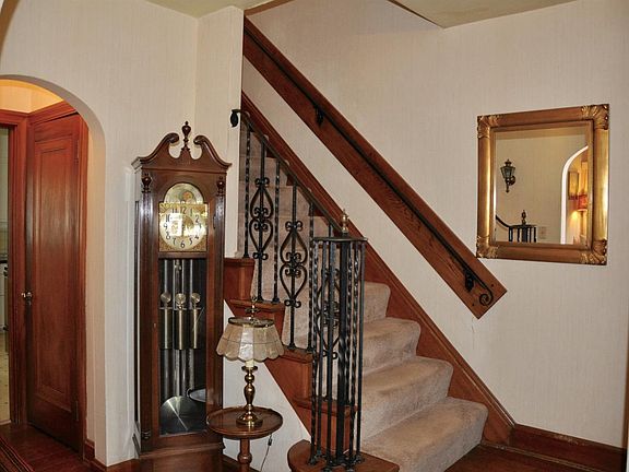 4th image of 3076 Queen City Ave