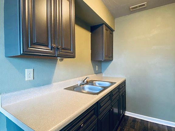 5th image of 410 Manor Dr #A6