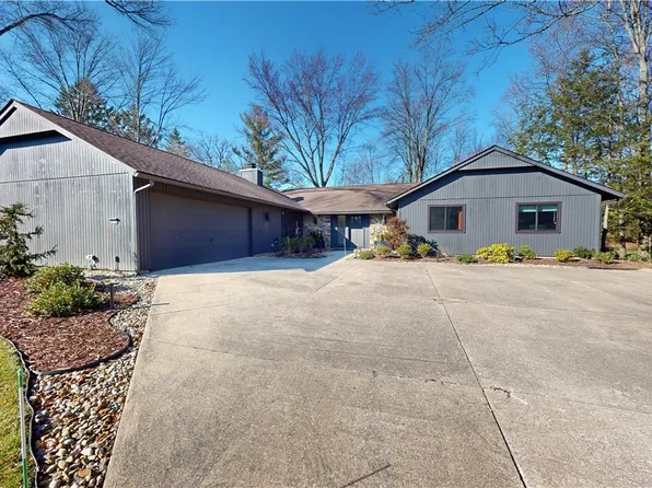 10040 Shale Brook Ct, Strongsville, OH 44149