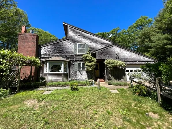 15 Canterbury Ln #&-16, Vineyard Haven, MA 02568