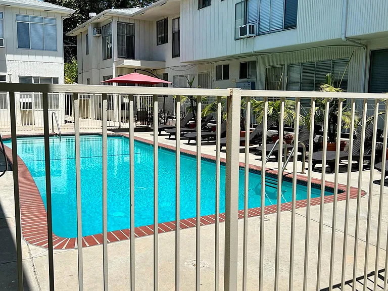 8253 Norton Ave #B8 — Photo 9