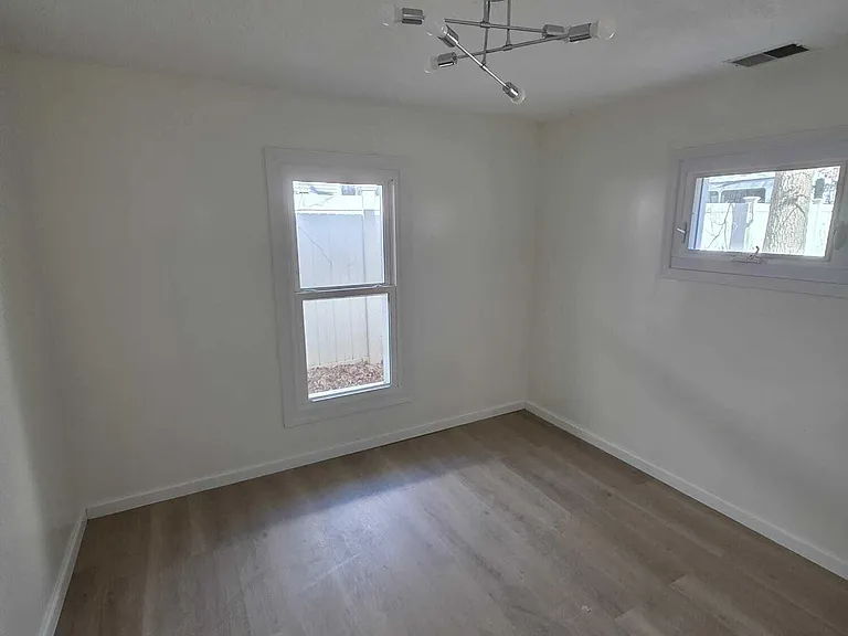 1145 Kenton Dr — Photo 8