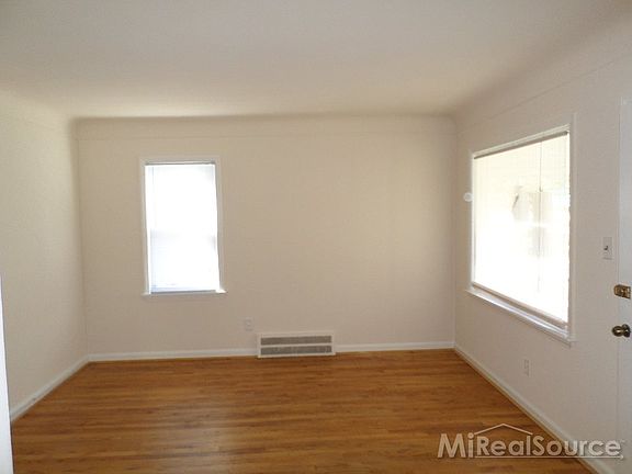 4th image of 2300 E 4th St