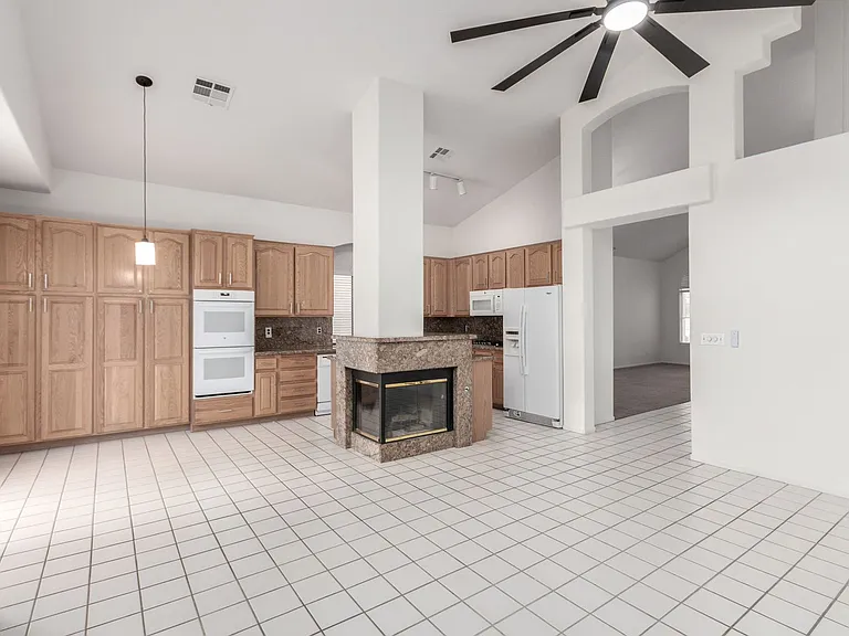 2412 Shady Vista Dr — Photo 9