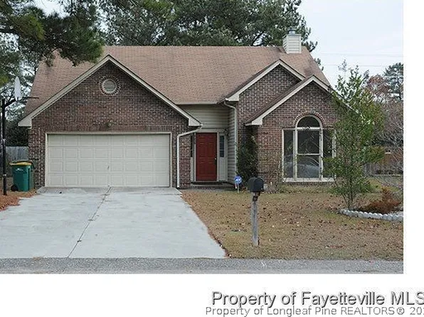 4229 Buckhurst Dr, Hope Mills, NC 28348