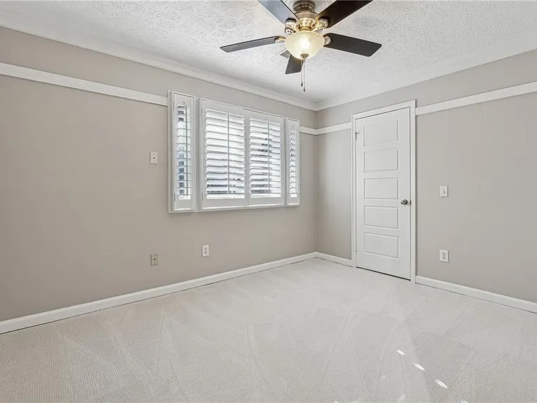 6895 Riverside Dr — Photo 27