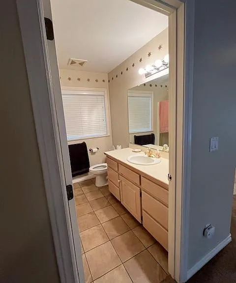 930 Robins Pl — Photo 8