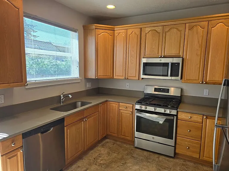 2132 Marlow Ln — Photo 5