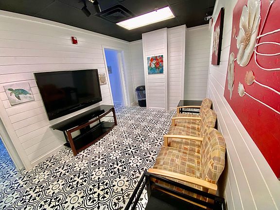 3rd image of 2901 West Ave #2901