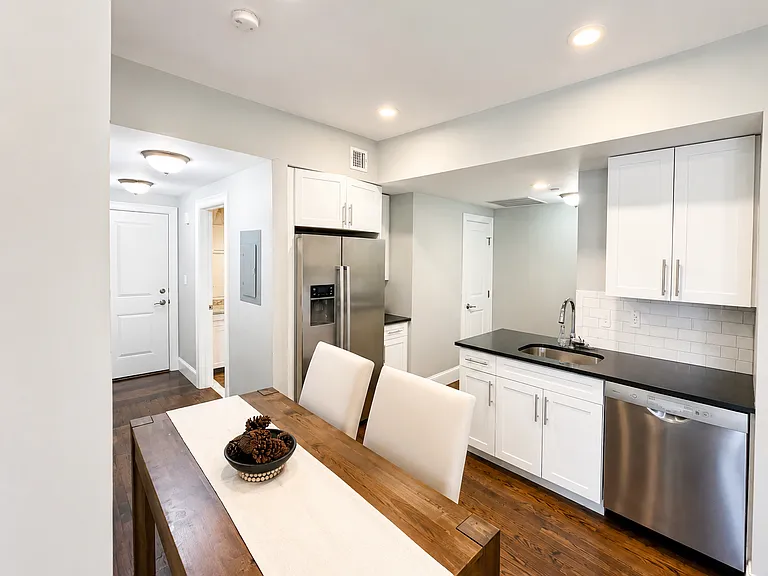 154 Gold St #1 — Photo 6
