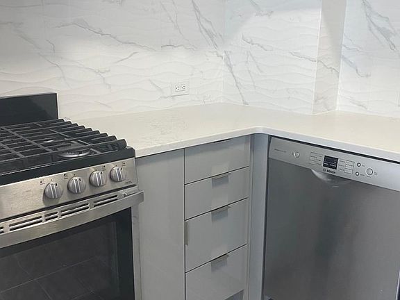 5th image of 150 W 56th St APT 3711