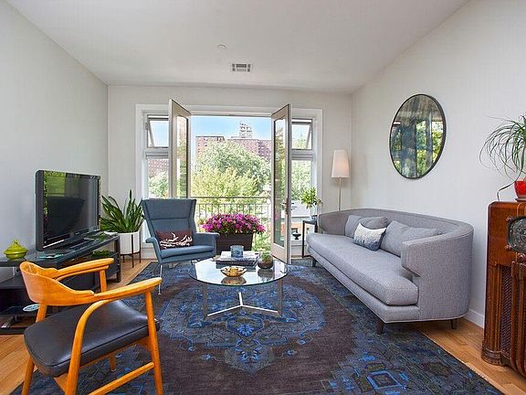 3rd image of 146 Clifton Pl APT 4B