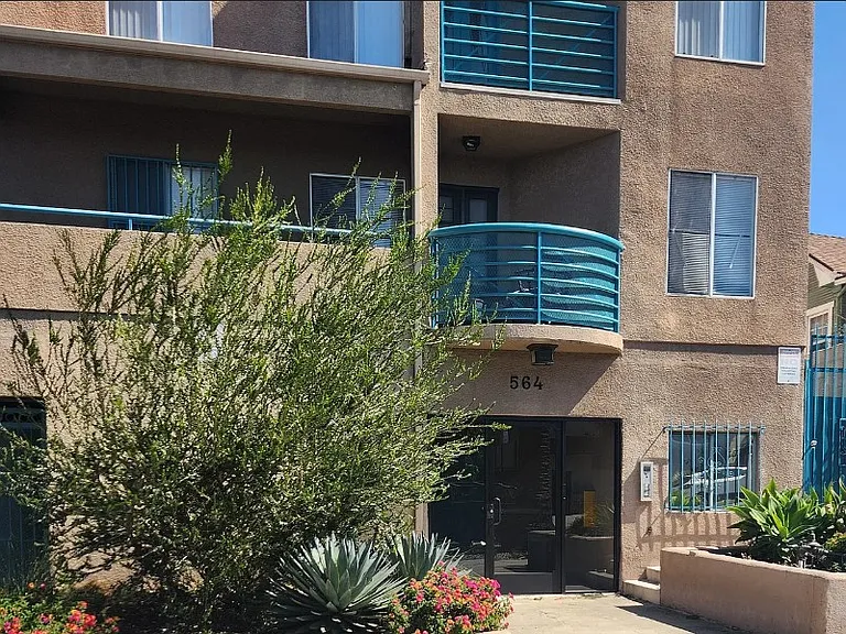 564 N Ardmore Ave #9 — Photo 12