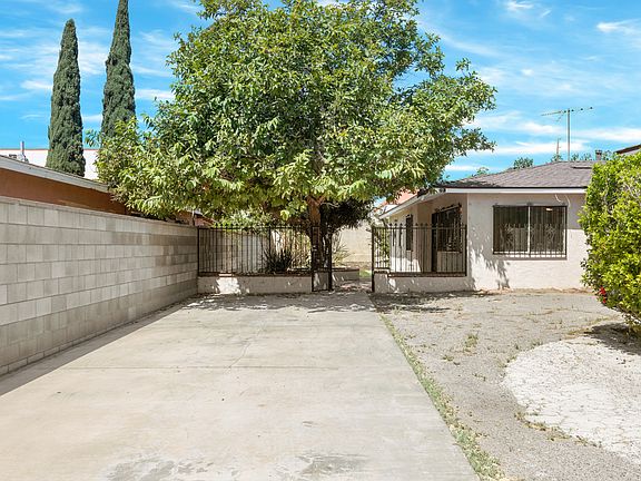 5th image of 207 E Flora St #209